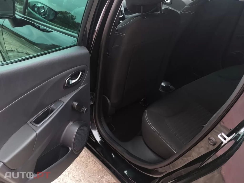 Renault Clio 0.9 TCe Limited Edition — fotografia 17