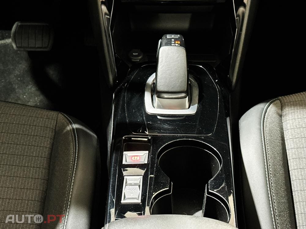 Peugeot E-2008 50 kWh Allure Pack