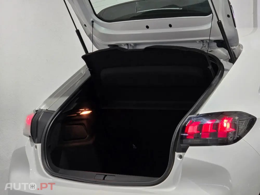 Peugeot E-208 50 kWh SE Style