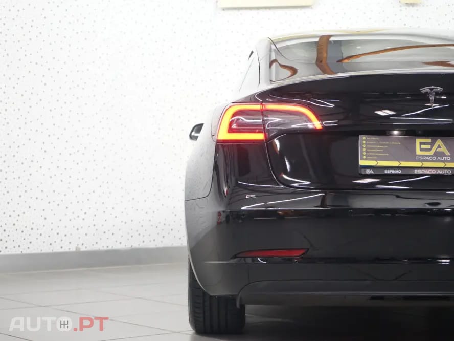 Tesla Model 3 Standard Range Plus RWD