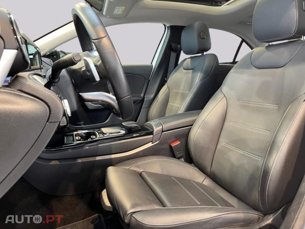 Mercedes-Benz A 250 e Limousine AMG I.V.A DEDUTÍVEL 