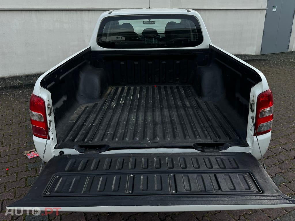 Mitsubishi L200 2.4 DI-D CD Campera 4WD