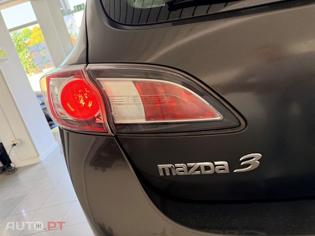 Mazda 3 MZ-CD 1.6 Exclusive Plus — fotografia 12
