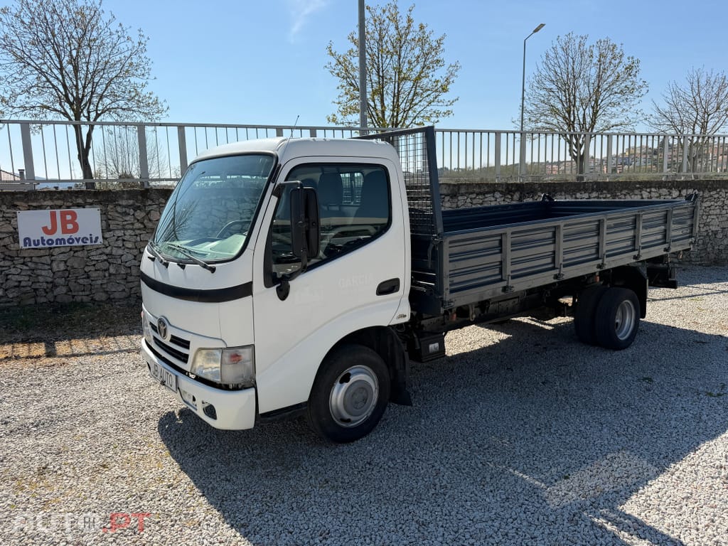 Toyota Dyna M D4-D 3LUG Tri-Basculante Nacional