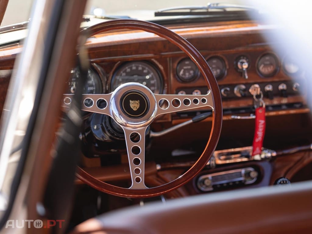Jaguar S-Type 3.8