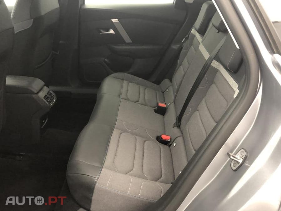 Citroen C4 1.2 PureTech Shine EAT8