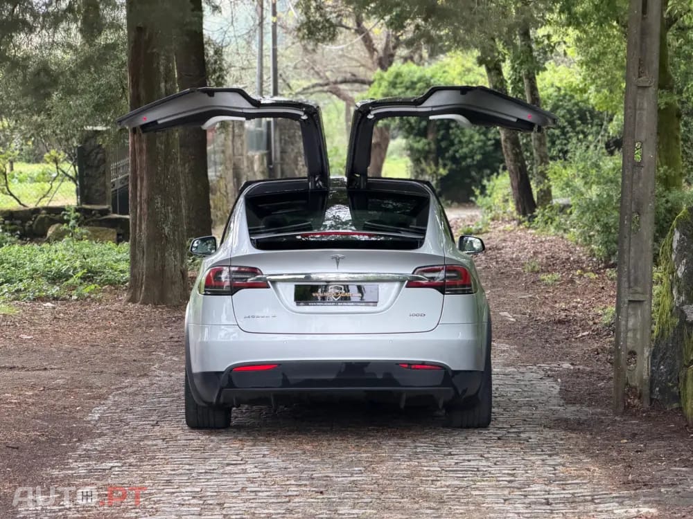 Tesla Model X 100D