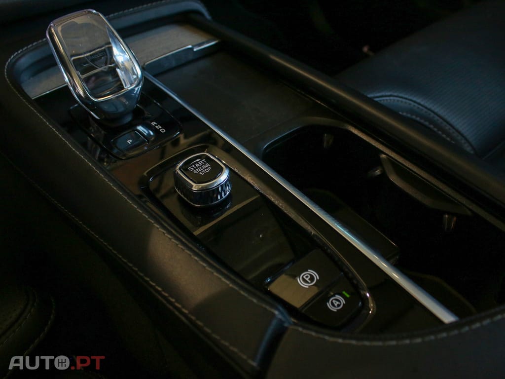 Volvo XC90 2.0 T8 PHEV Core AWD