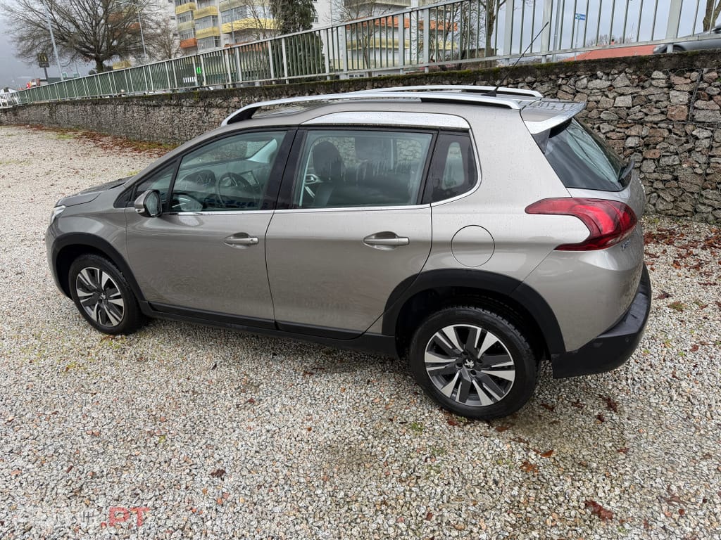 Peugeot 2008 1.2 PureTech Allure