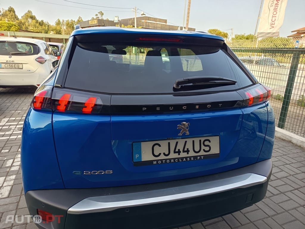 Peugeot E-2008 50 kWh Allure