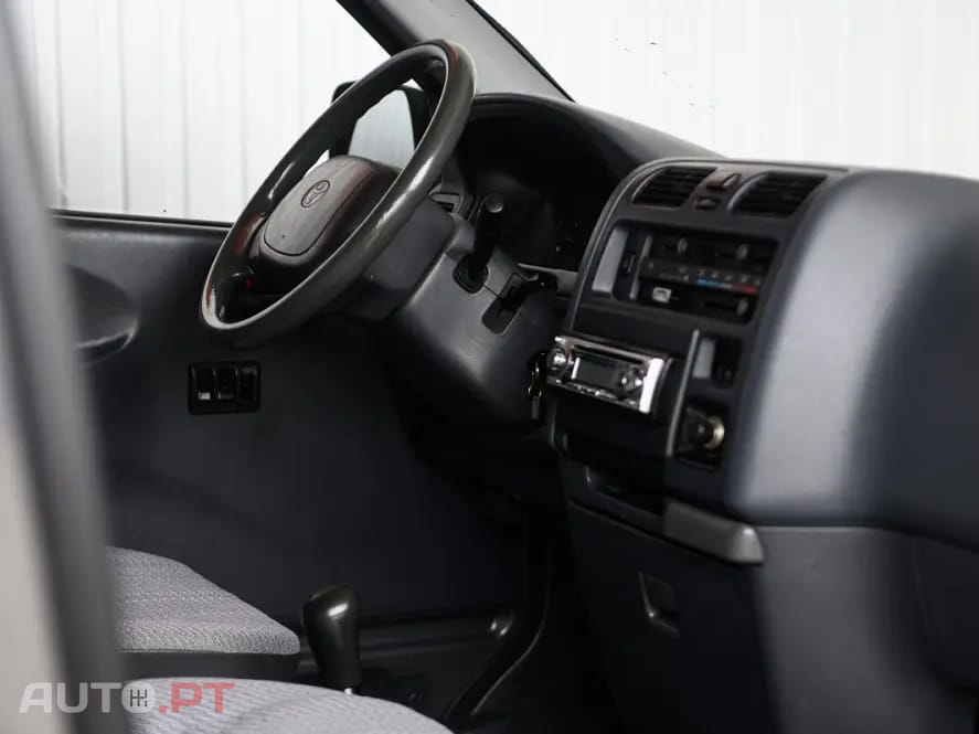 Toyota HiAce 2.4 D LXH12LG