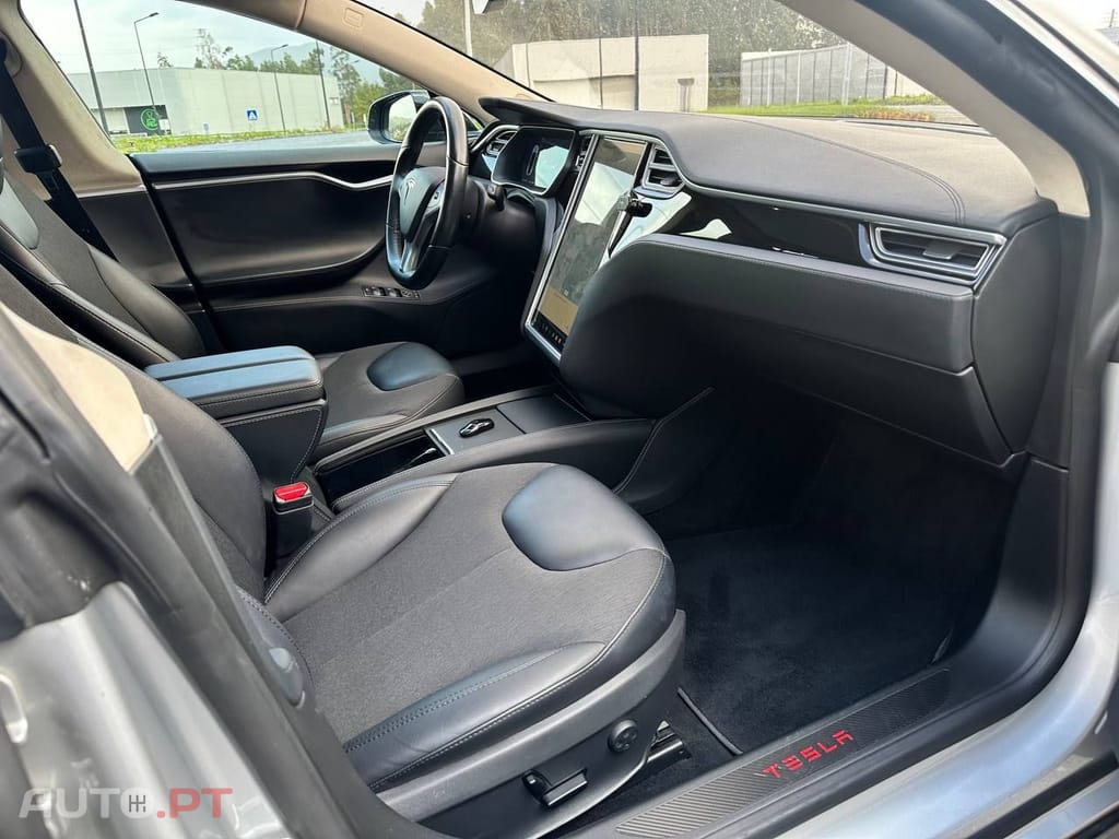 Tesla Model S 85