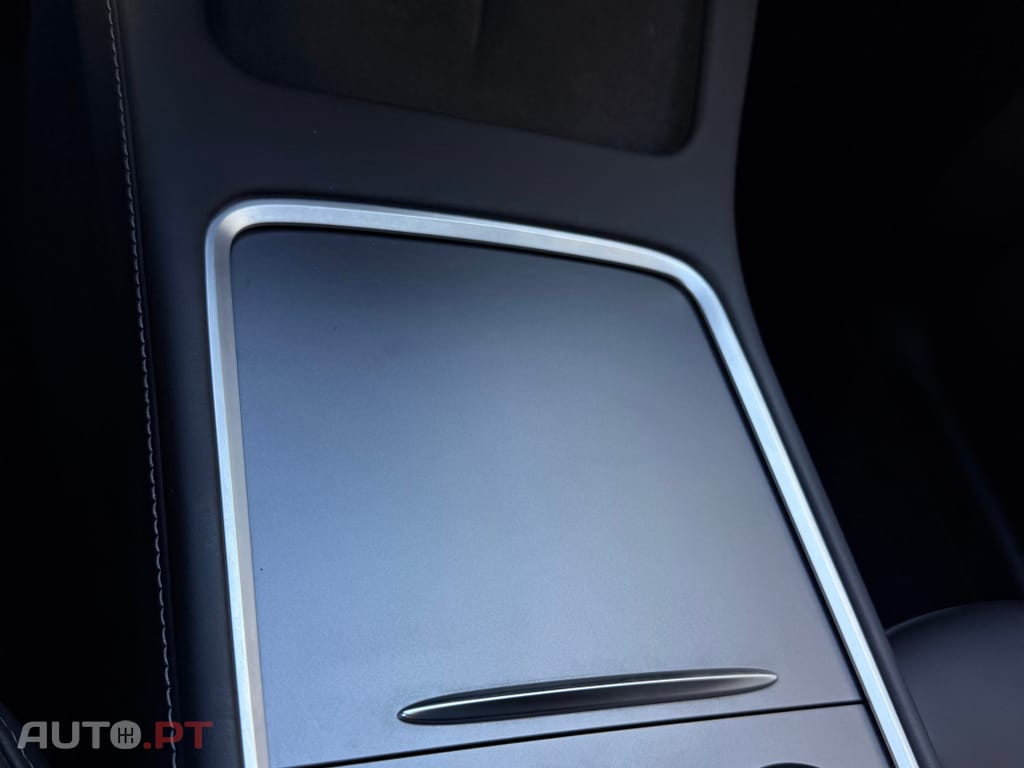 Tesla Model Y Outro
