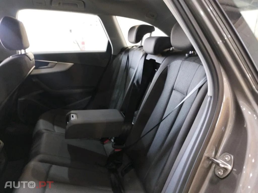 Audi A4 Avant 30 TDI S tronic