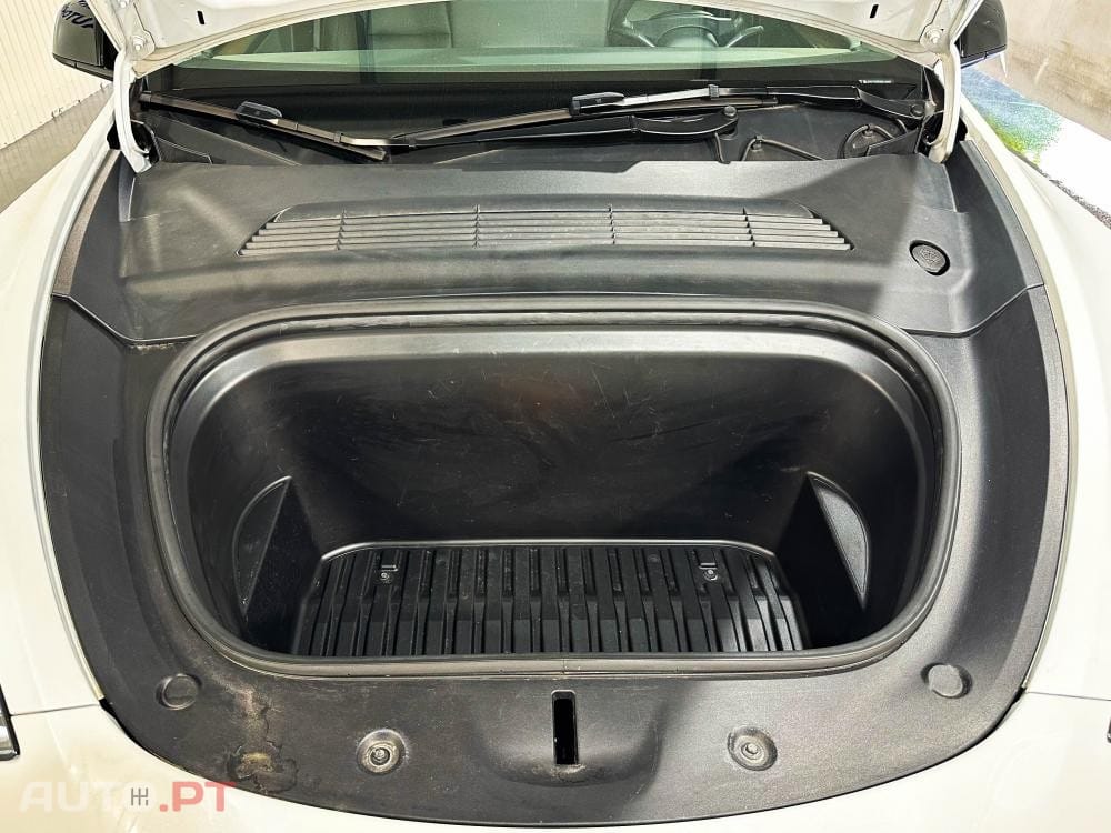 Tesla Model Y Long Range Dual Motor AWD