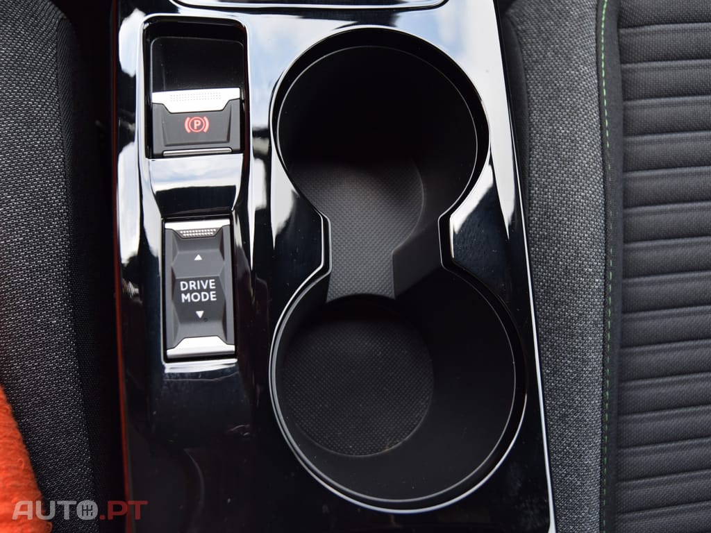 Peugeot E-2008 54 kWh Active EAT8