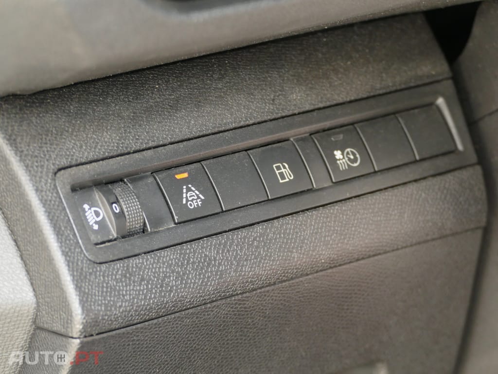 Peugeot 3008 1.6 Hybrid Allure e-EAT8