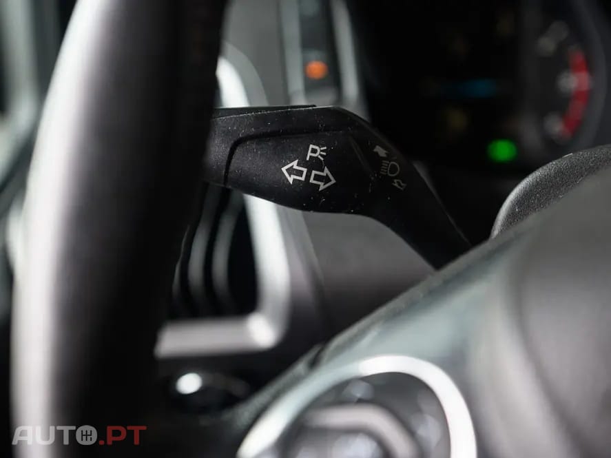 Ford Transit Custom Adaptada p/ 3 cadeiras de rodas