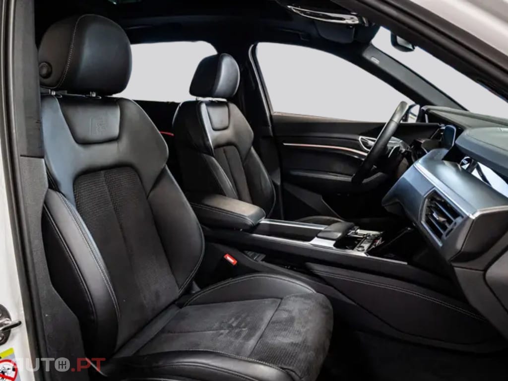 Audi E-Tron I.V.A DEDUTIVEL 55 S LINE BLACK 