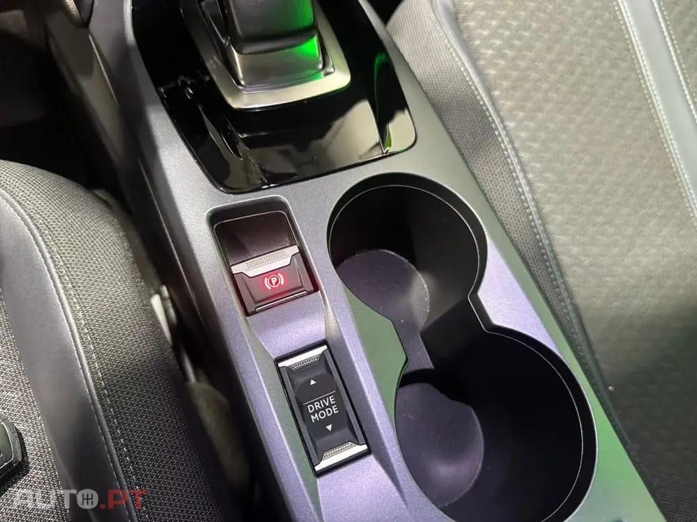 Peugeot E-2008 50 kWh Active Pack