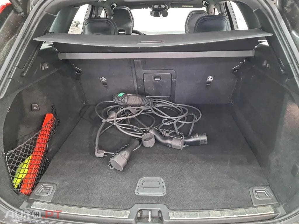Volvo XC60 2.0 T6 PHEV R-Design AWD