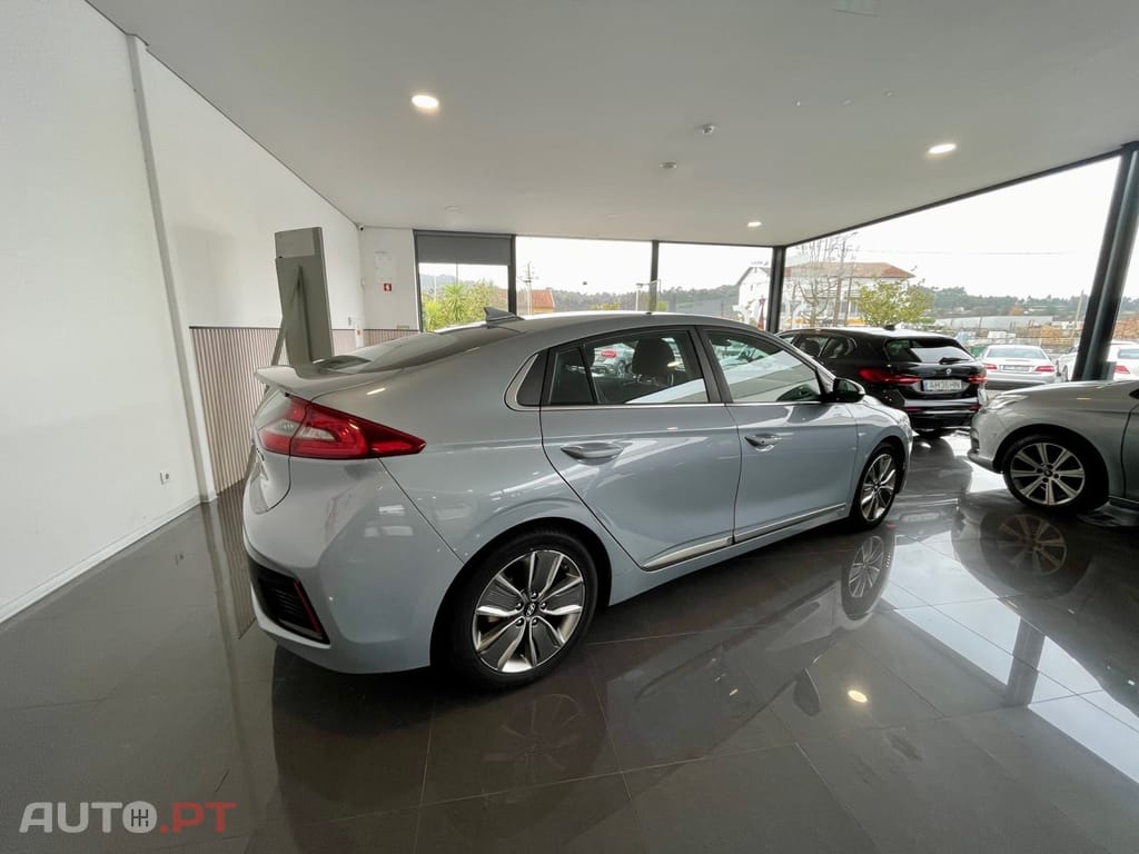 Hyundai Ioniq 1.6 GDI HEV Hybrid Tech