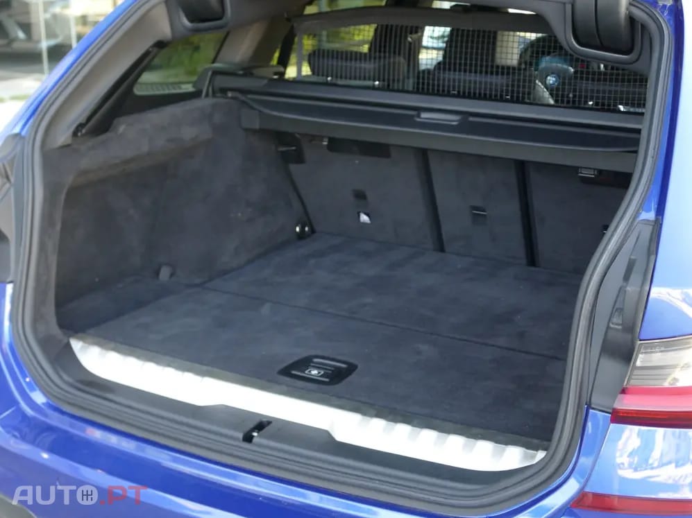 BMW 330 e Pack Desportivo M Auto