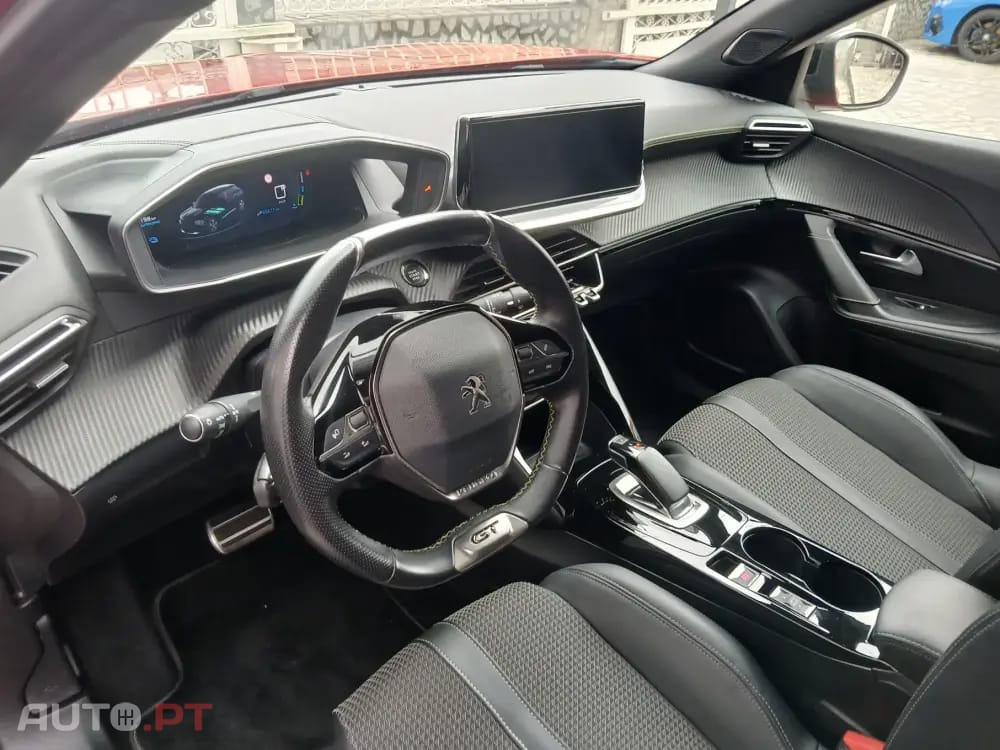 Peugeot E-2008 GT