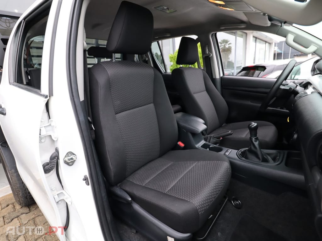 Toyota Hilux 2.4 D-4D 4WD CD CH