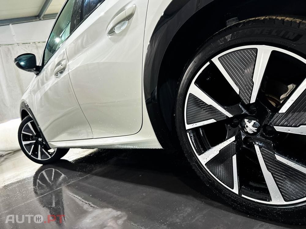 Peugeot E-208 50 kWh GT Pack