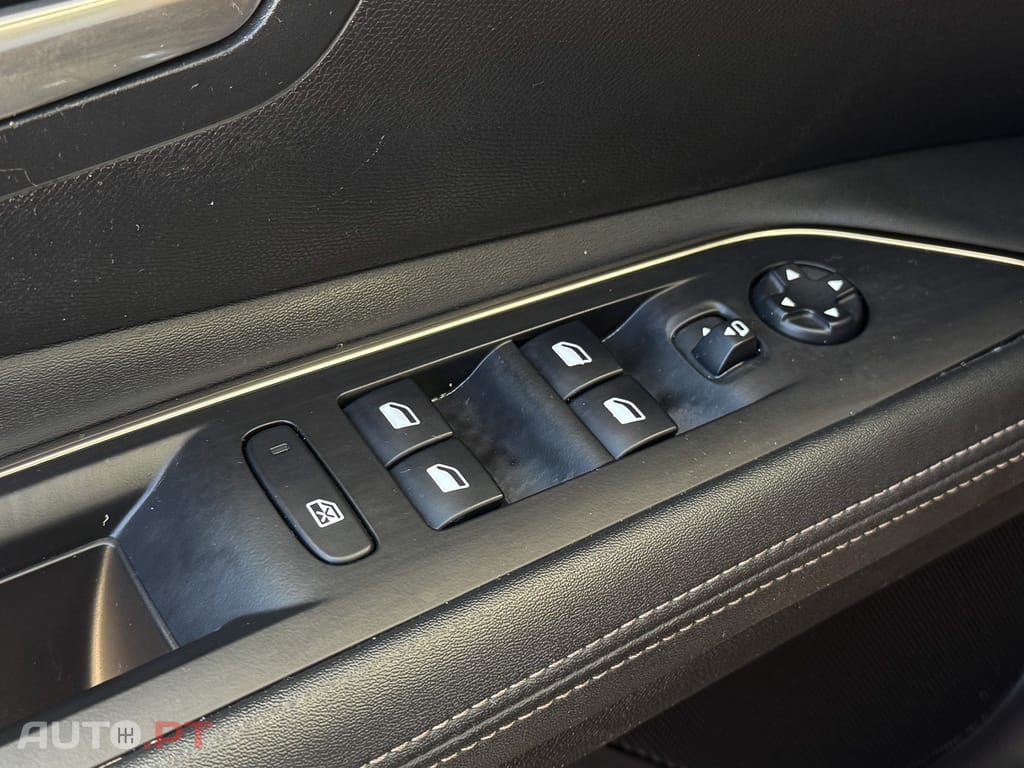 Peugeot 3008 1.6 Hybrid Allure e-EAT8