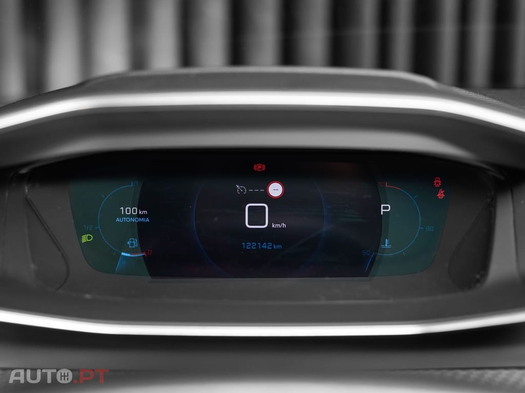 Peugeot 2008 1.5 BlueHDi Allure EAT8