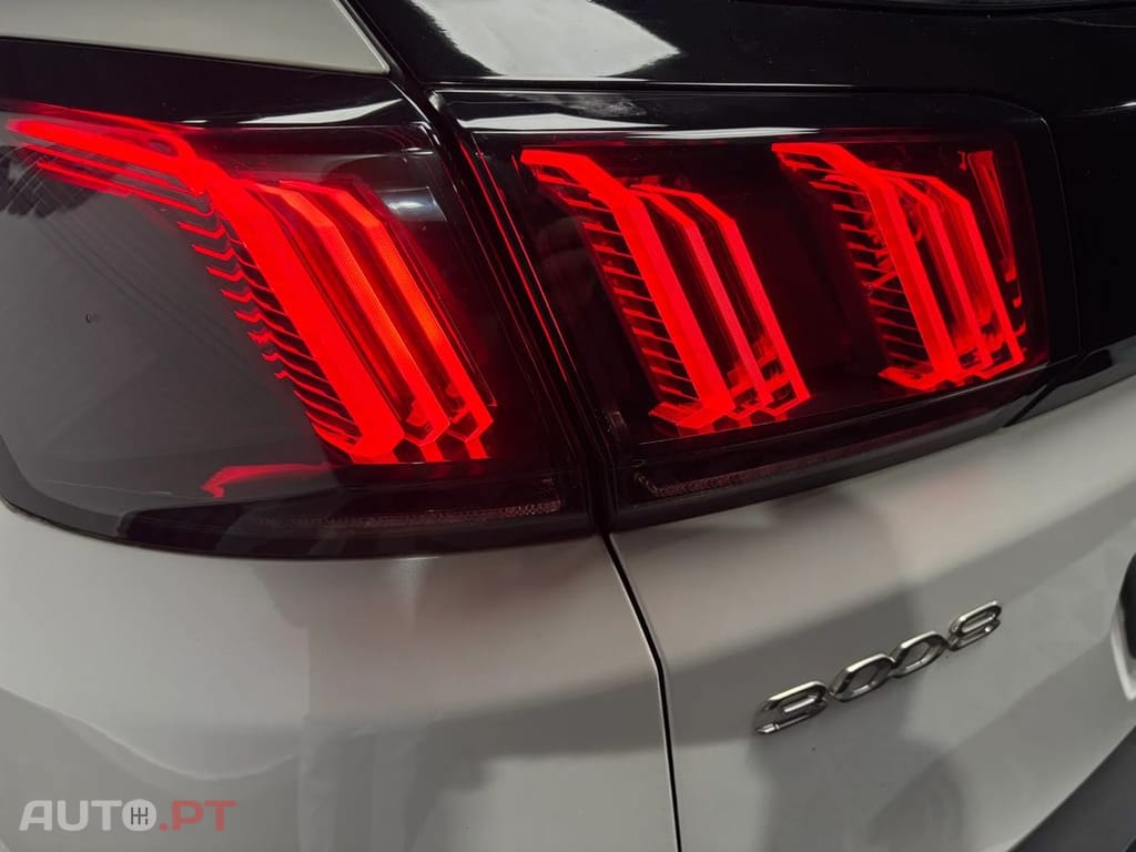 Peugeot 3008 1.6 Hybrid Allure e-EAT8