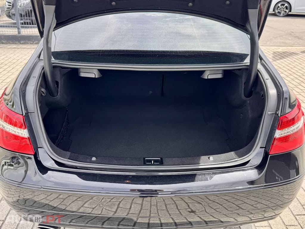 Mercedes-Benz E 220 CDI BlueEfficiency Auto