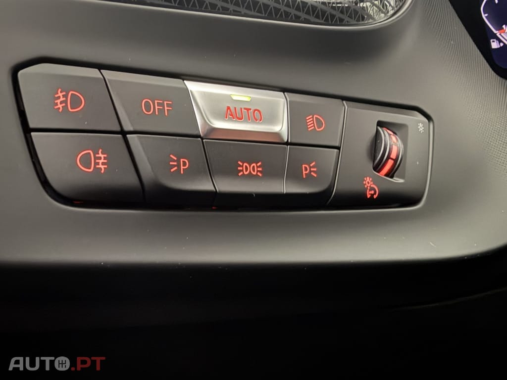 BMW 118 i Pack Desportivo M Auto