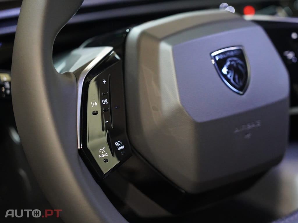 Peugeot 3008 1.2 Hybrid Allure e-DCS6