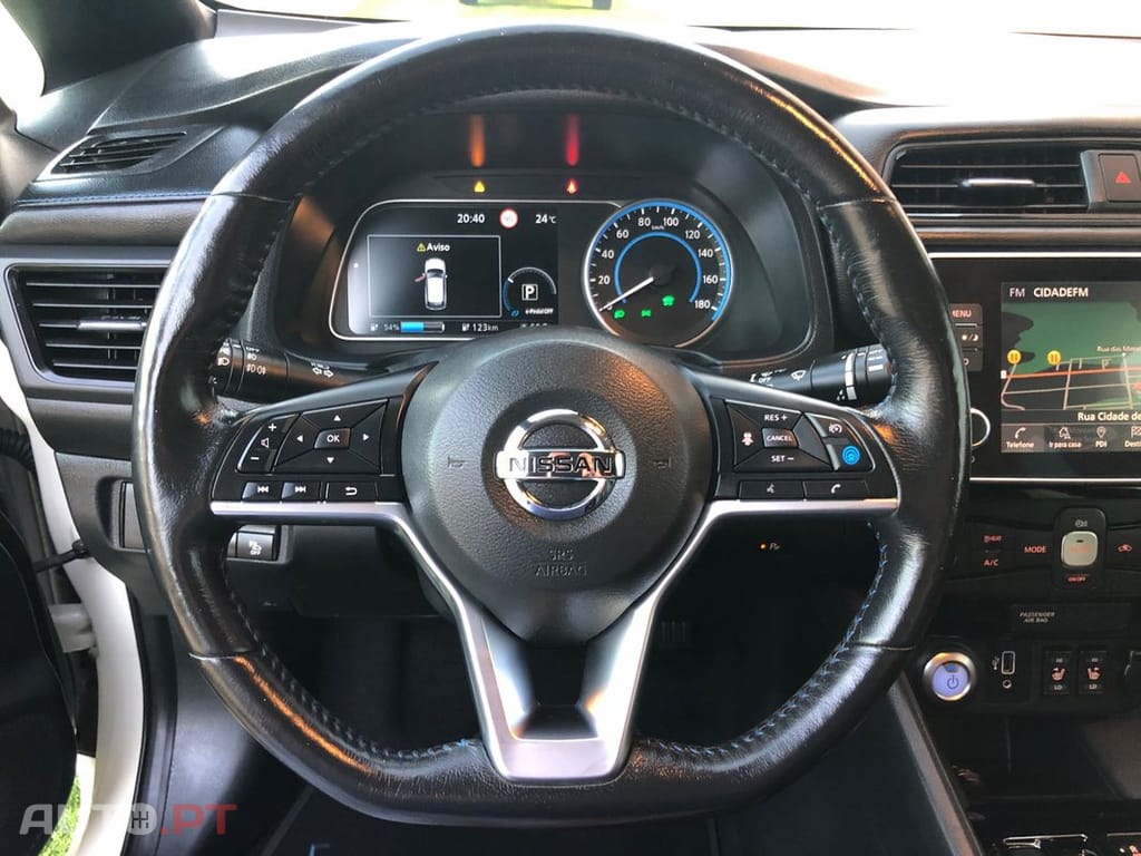 Nissan Leaf Tekna Two Tone