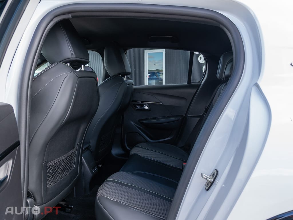 Peugeot 208 1.5 BlueHDi GT — fotografia 15