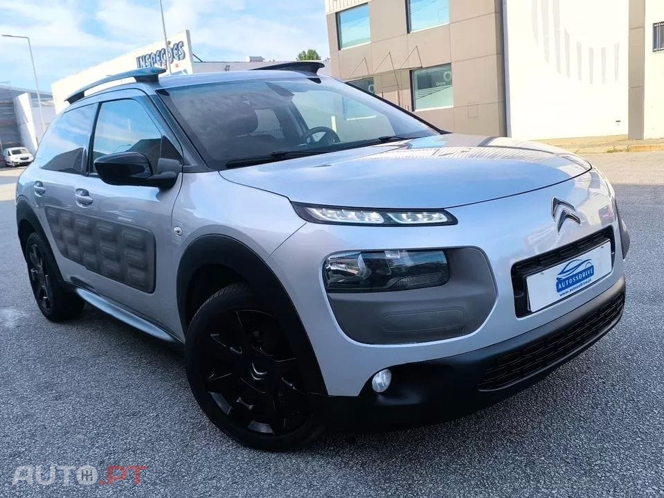 Citroën C4 Cactus 1.6 BlueHDi Shine ETG6 — fotografia 11