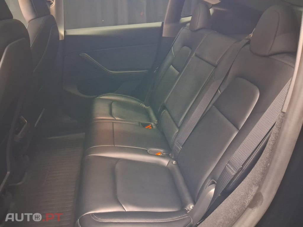 Tesla Model Y Long-Range RWD