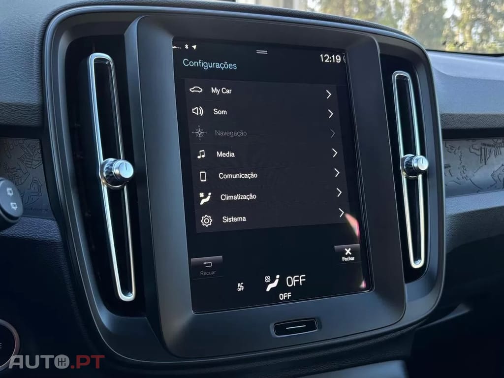 Volvo XC 40 1.5 T2 Momentum Core — fotografia 24