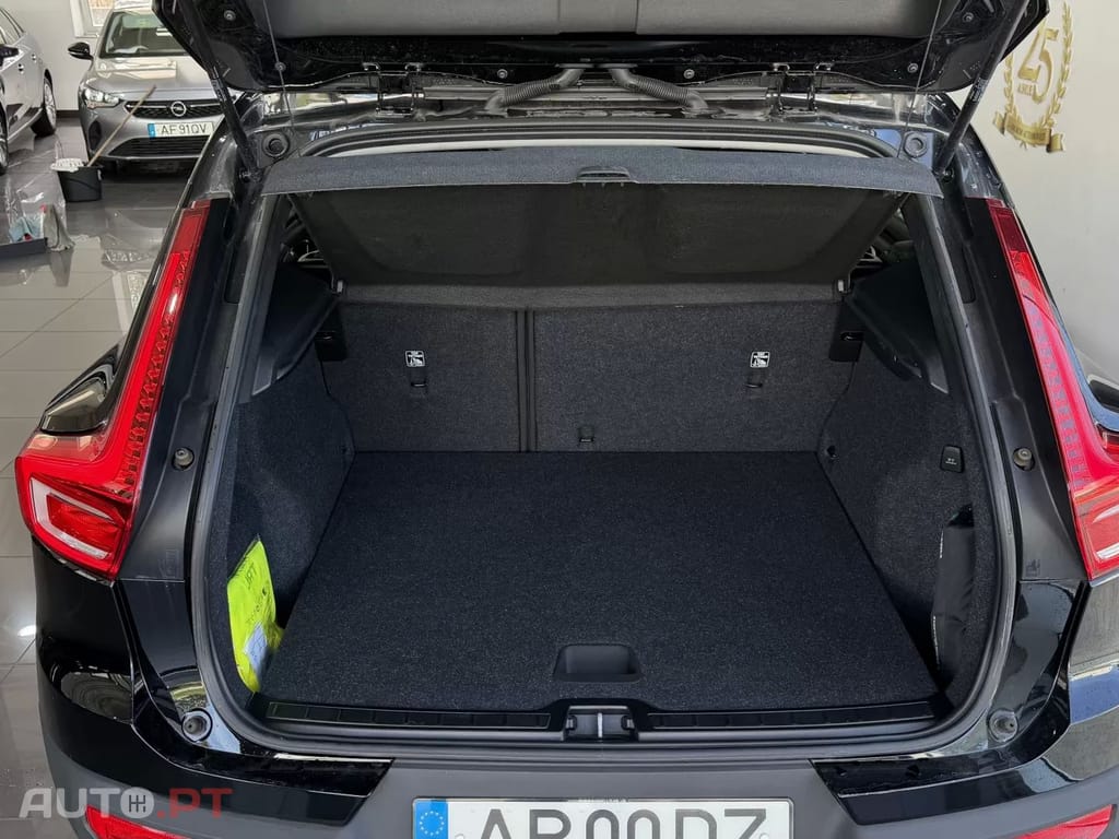Volvo XC 40 1.5 T2 Momentum Core — fotografia 10