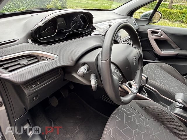 Peugeot 2008 1.2 PURETECH STYLE