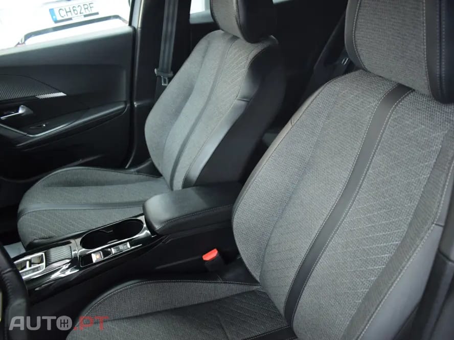 Peugeot 2008 1.2 PureTech Allure EAT8