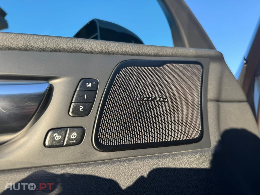 Volvo XC60 2.0 T6 PHEV R-Design AWD