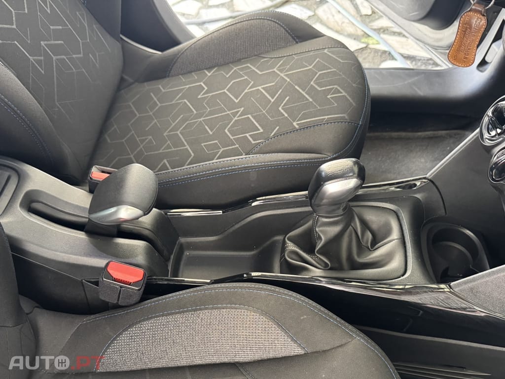 Peugeot 2008 1.2 PureTech Style — fotografia 19