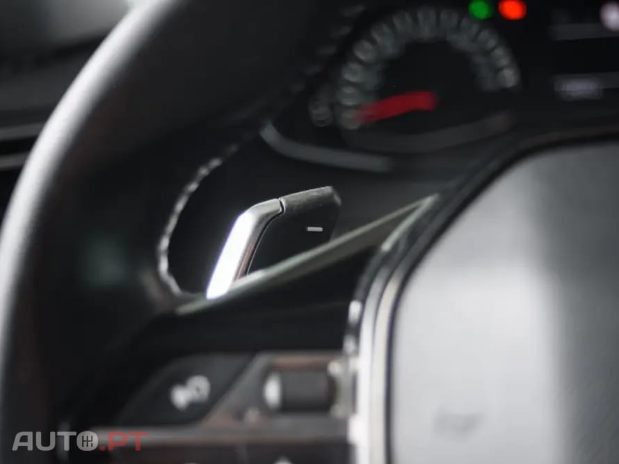 Peugeot 2008 PureTech 130 EAT8 Allure
