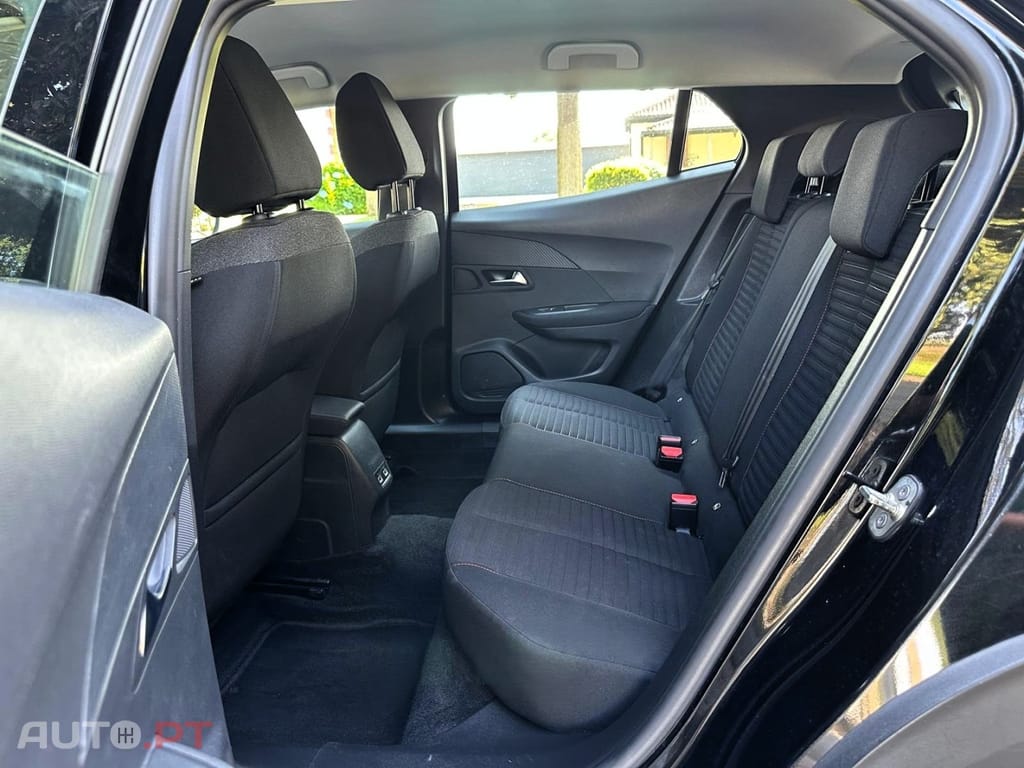 Peugeot E-2008 50 kWh Active Pack