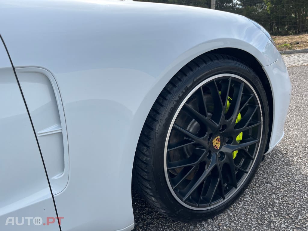 Porsche Panamera 4 E-Hybrid