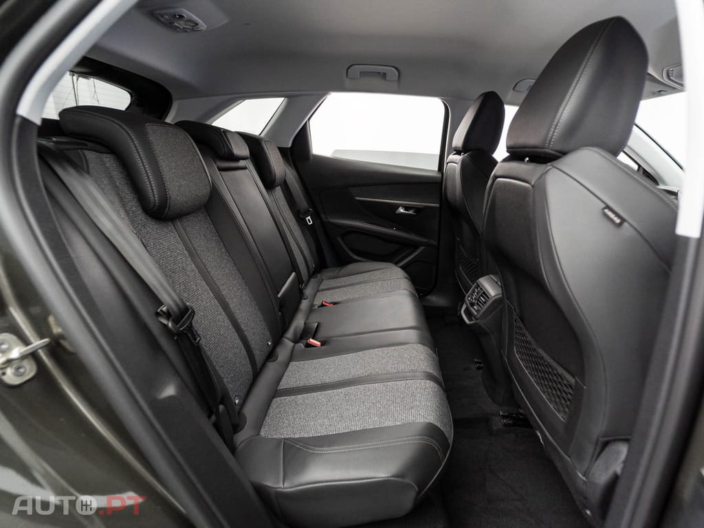 Peugeot 3008 1.5 BlueHDi Allure EAT8